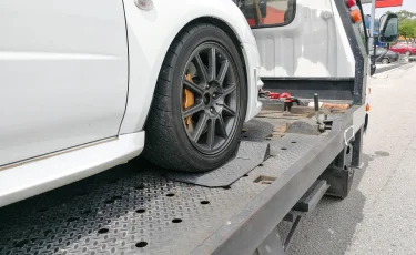 Как в кино: угонщик в Кокшетау вызвал эвакуатор, чтобы украсть авто