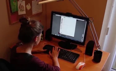 Подростки в зоне риска: эксперты требуют ограничить ЛГБТ-пропаганду в интернете