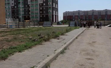 Ақтөбеде тұрғындар аулаға салынған сауда үйінің құрылысына қарсы шықты