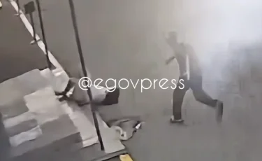 Амантай кажи столкнул женщину с лестницы в Алматы