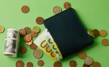 Курс евро и доллара в обменниках Астаны и Алматы 30 июля 2025