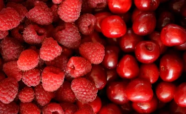 Сколько стоит вишня и малина в разных регионах Казахстана