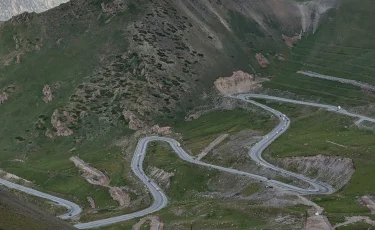 Автомобиль сорвался с серпантина в Павлодарской области: есть пострадавшие