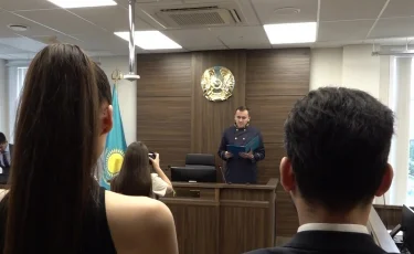 Будет сидеть: суд в Астане вынес приговор семейному дебоширу