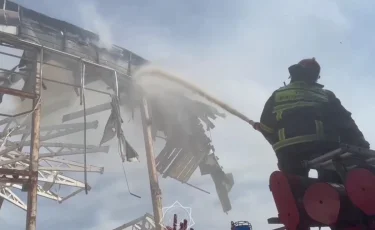 В Алматинской области горит склад