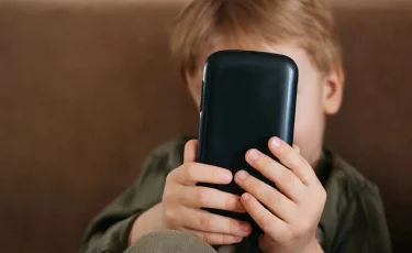 Лайфхак: баланы смартфоннан ажырату үшін не істеуге болады