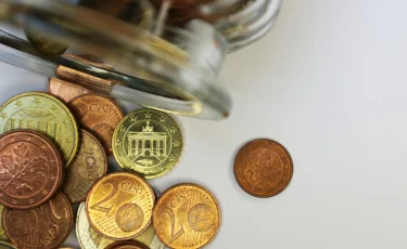 Курс евро и доллара в обменниках Астаны и Алматы 17 июля 2025