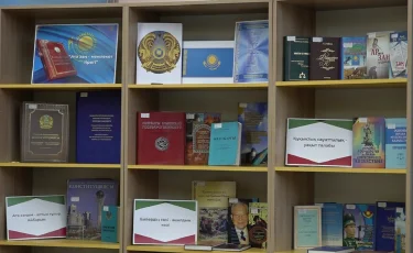 Конституция - әділет пен парасат жолы: Алматыда кітап көрмесі өтті