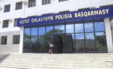 Полиция қызметкері емес: Ақтауда әйел көпқабатты үйден құлап, көз жұмды