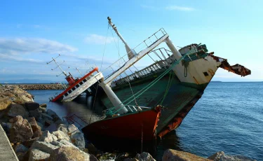 Во Вьетнаме перевернулась яхта с туристами