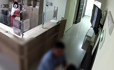 Вспышка ярости: в Карагандинской области пациент клиники избил медсестру
