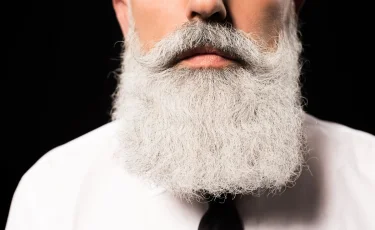Седина в бороду: почему волосы меняют цвет уже в 30 лет