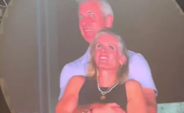 Служебный роман: директор известной компании ушел в отставку после измены