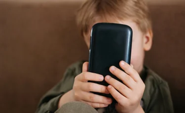 Полезный лайфхак: как отучить ребенка от смартфона без скандалов