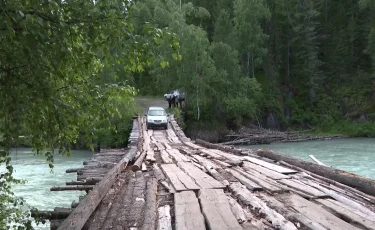 Мұзтаудың етегіне апаратын жалғыз көпір қирап тұр