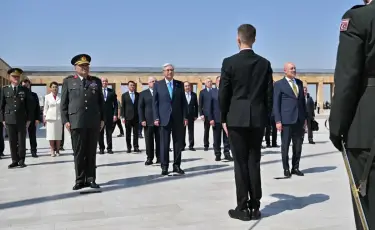Президент Мұстафа Кемал Ататүрік кесенесіне зиярат етті