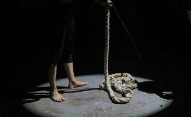 Атырауда 15 және 16 жастағы қос жасөспірім өздеріне қол жұмсады