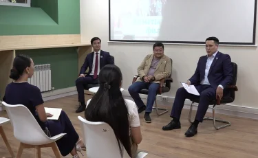 Жаңа коворкинг орталығы: Алматыда Мәжіліс депутаттары жастармен кездесті