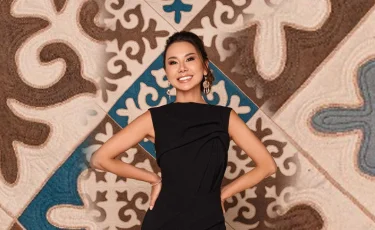 Копия енешки: подписчики удивились сходству Динары Сатжан со свекровью