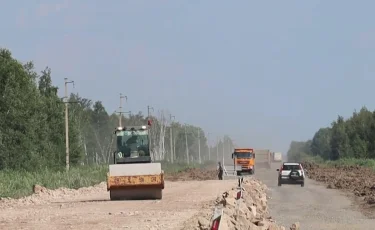 Восьмой год ремонта: в СКО водители вынуждены ездить по разбитой автотрассе