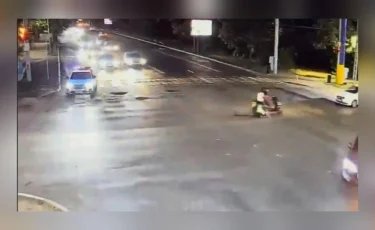 В Алматы мопедист сбил полицейского и пытался скрыться