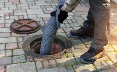 Бросайте 1 таблетку в месяц - выгребная яма очищается даже зимой