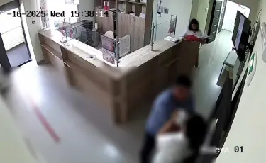 Дәрігерді соққыға жыққан: Қарағандыда қылмыстық іс қозғалды
