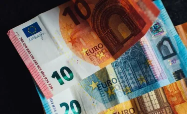 Курс евро и доллара в обменниках Астаны и Алматы 3 июля 2025