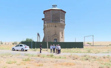 Түркістанда үш жылдан бері ауыз сусыз отырған ауыл тұрғындары жанайқайын жеткізді