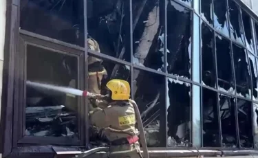 По повышенному рангу: в Астане ночью тушили крупный пожар на рынке