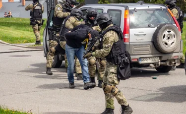 В Казахстане задержали две группировки, занимавшиеся торговлей людьми