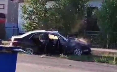 Участники ДТП едва не погибли от удара током в Карагандинской области