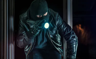 Проник через окно: в Алматы задержан квартирный вор