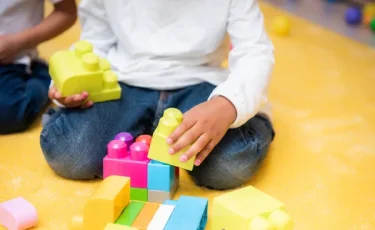 В Павлодаре воспитательницу уволили за жестокое обращение с детьми