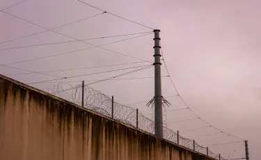 Ақтөбеде түрме ішіндегі бейнебақылау камерасын сындырған адам қайта сотталды