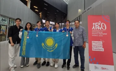 IPhO-2025:  Қазақстан құрамасы физика олимпиадасында бес медаль жеңіп алды