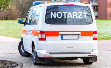 Родился в "рубашке": в Альпах малыш чудом выжил после падения с 50-метрового склона