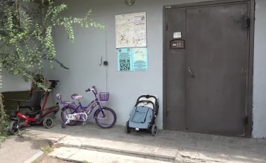 Балалар арбасы, самокат: көпқабатты тұрғын үйдің кіреберісінде қойылатын заттарға айыппұл салынады