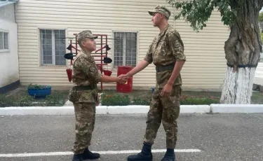 Абай облысында алып сарбаз борышын өтеп жатыр