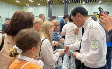 Безопасный въезд: иностранцам выдали более 85 тысяч информационных карточек