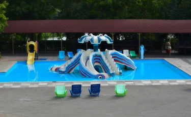 Ақтауда кішкентай қыз бассейнге құлап, жансақтау бөліміне түсті