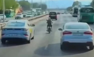 Когда терпение лопнуло:  мопедист едва не пострадал из-за провокации