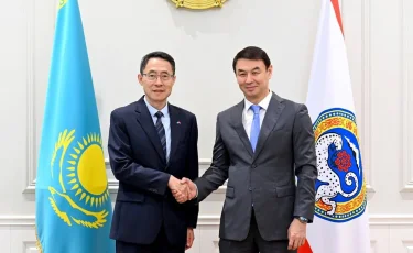 Алматы әкімі ҚХР-ның ҚР-дағы төтенше және өкілетті елшісімен кездесті