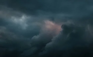 Штормовое предупреждение объявлено почти по всему Казахстану