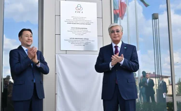 Президент Астанадағы АӨСШК штаб-пәтерінің ашылу рәсіміне қатысты
