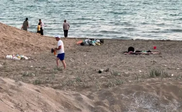 Маңғыстау облысындағы жағажай неге ластанған