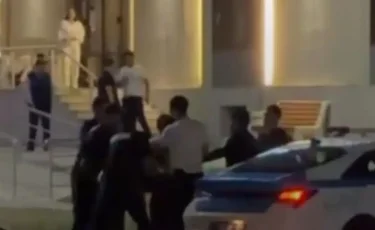 Астанадағы тойхананың жанында төбелес болды