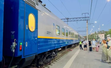 Жаңа вагондар тиелген: Алматыдан Саратовқа қатынайтын алғашқы пойыз жолға шықты