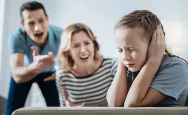 Кто действительно виноват, если ребёнок молчит: мама, папа или семейная атмосфера?