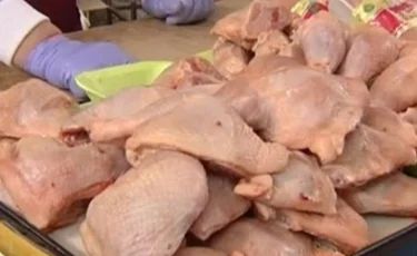 Алматыда 200 тоннадан астам тауық еті төмендетілген бағамен сатылады
